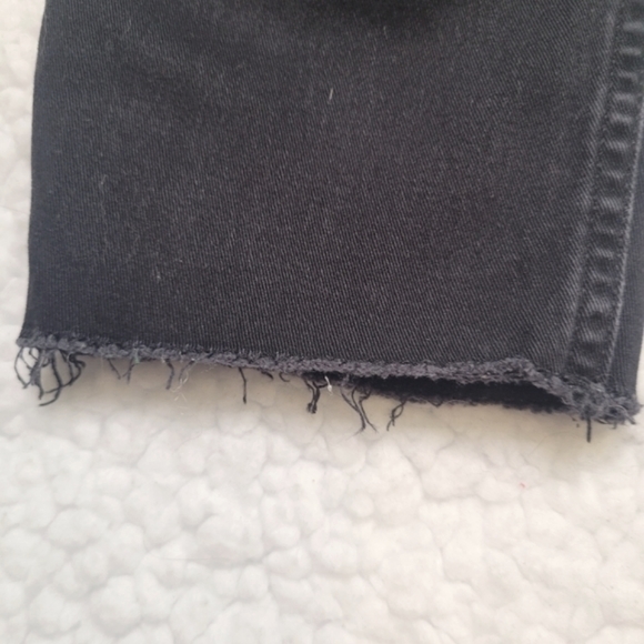 2/$25 🌿 Hollister | Black Cropped Skinny Pants - Picture 8 of 13